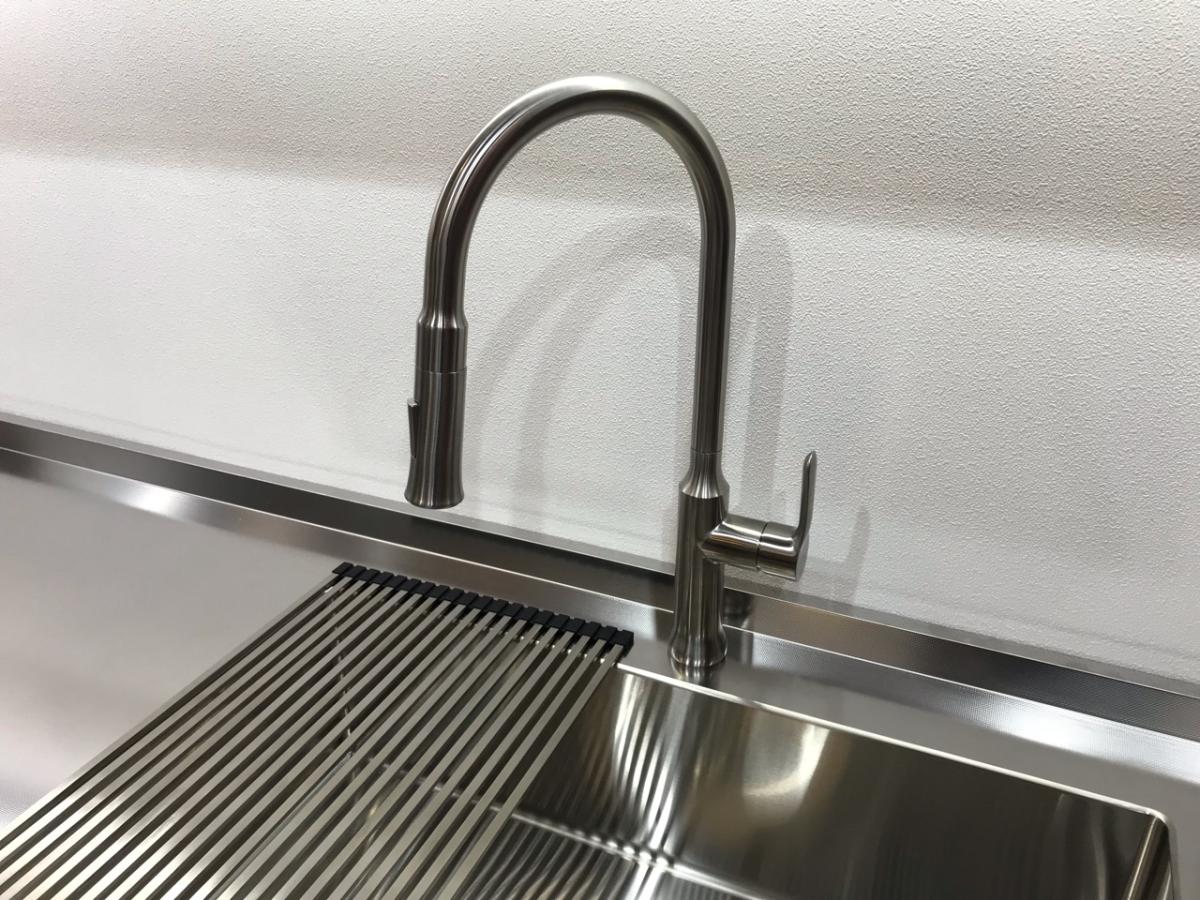 伸縮水龍頭卡住、水流變小？3個常見問題的DIY解決方案，延長龍頭壽命！